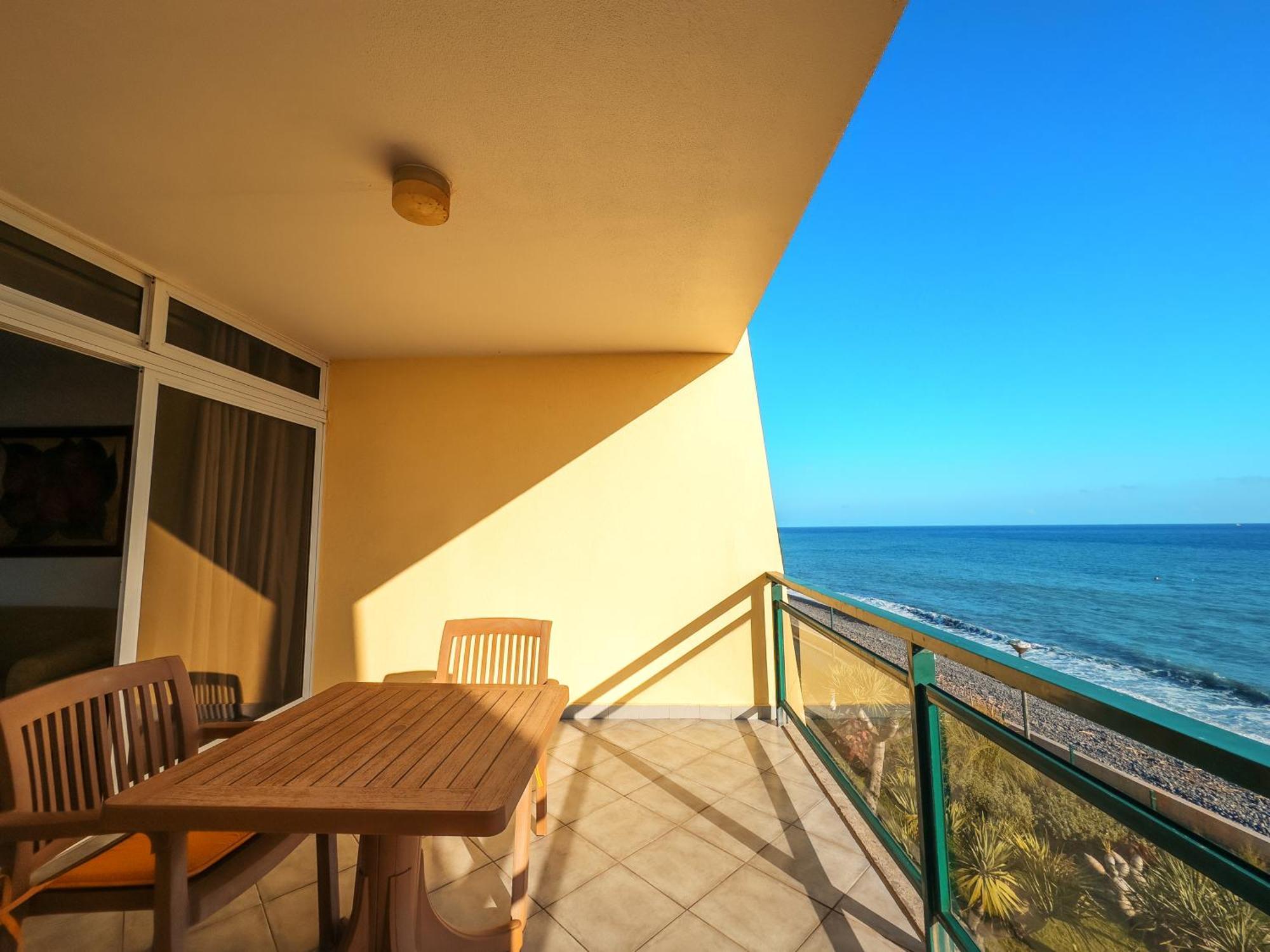 Tranquil Beachside Stay - Atlantic Gardens Beach Funchal  Exterior photo