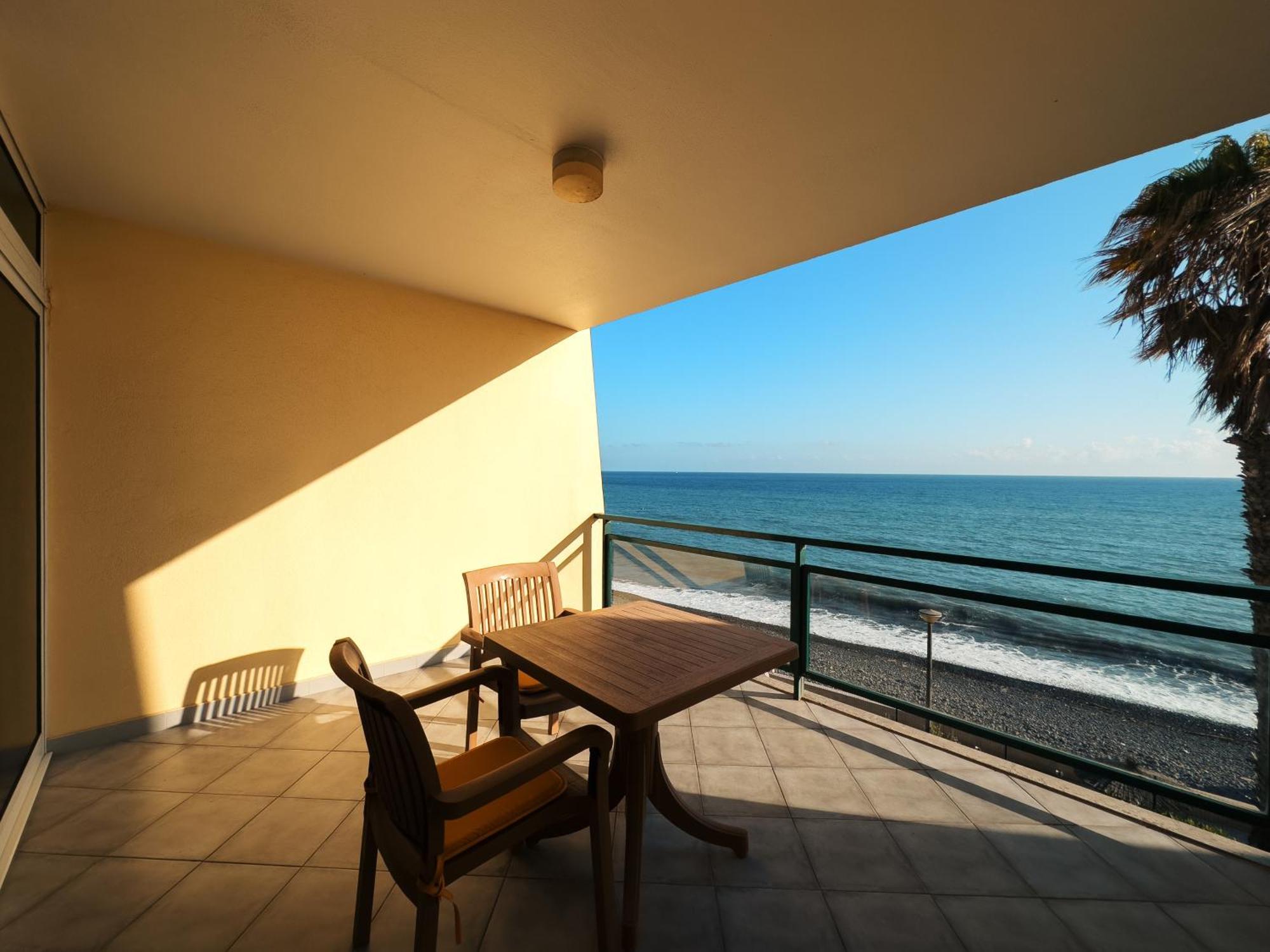 Tranquil Beachside Stay - Atlantic Gardens Beach Funchal  Exterior photo